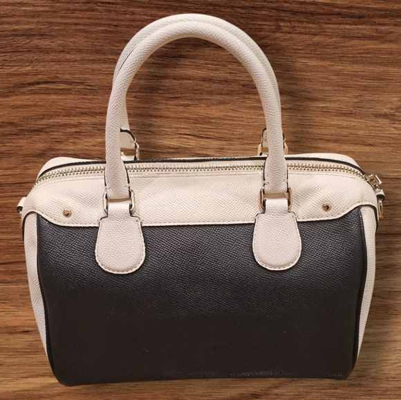 COACH Crossgrain Leather Bennett Shoulder Bag - Navy And Off White - Picture 2 of 10